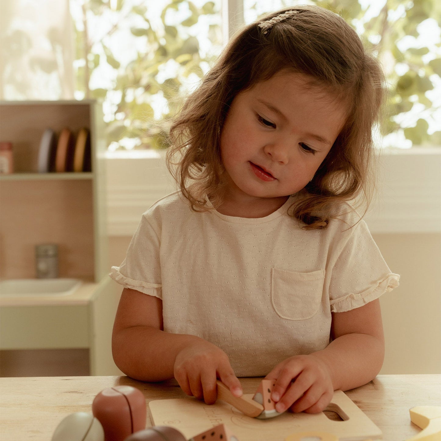 Little Dutch Slicing Fruit